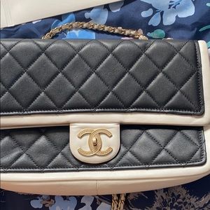 Chanel Black & White authentic Bag